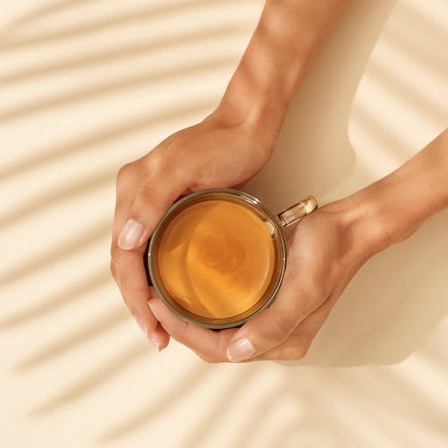 een kopje koffie uit een koffiecupmachine